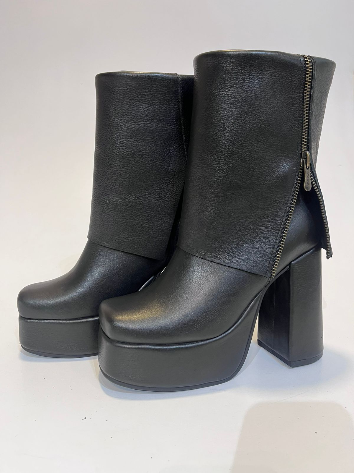 BOTIN CRISTY