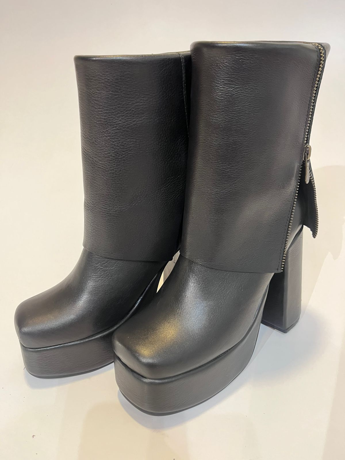 BOTIN CRISTY