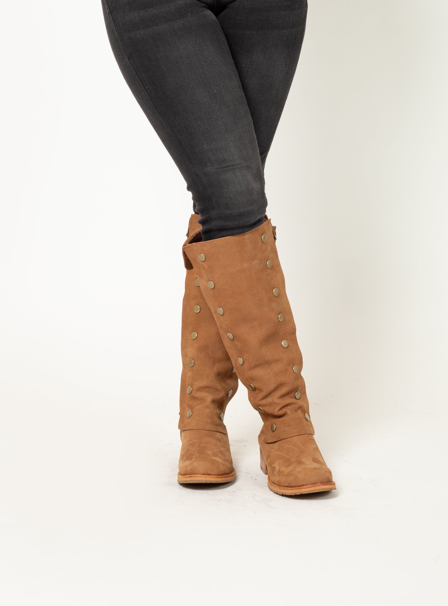 BOTA EMY INV26