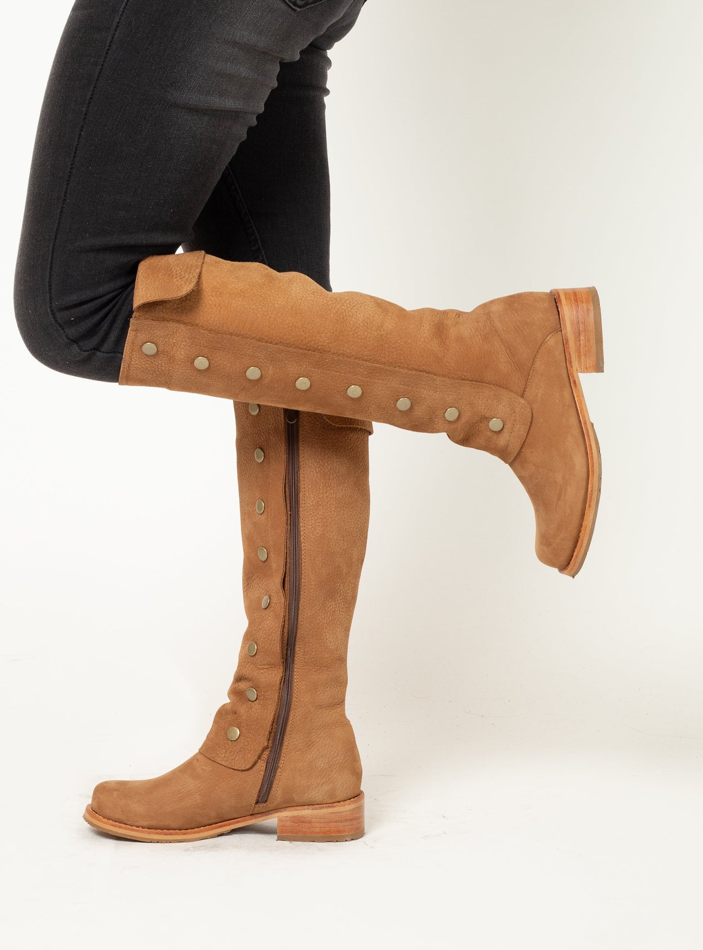 BOTA EMY INV26